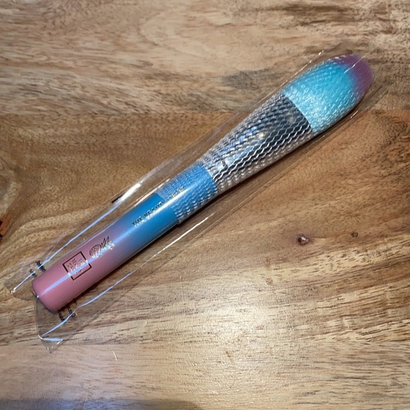 THE BEAUTY CROP | FINEAPPLE POWDER BRUSH: F203 - Picture 2 of 3